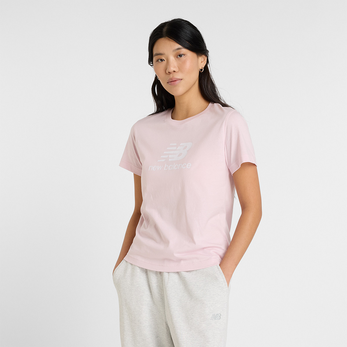 T-SHIRT NEW BALANCE FEMME ESSENTIALS JERSEY LOGO